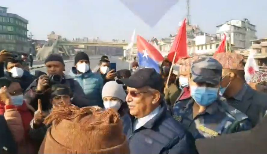 बन्द गराउन निस्किए प्रचण्ड, सातदोबाटोमा सरकारविरुद्ध नारा लगाए